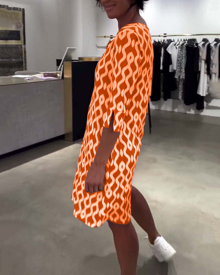 Jacqueline - שמלה מודפסת באורך מידי עם צווארון גבוה