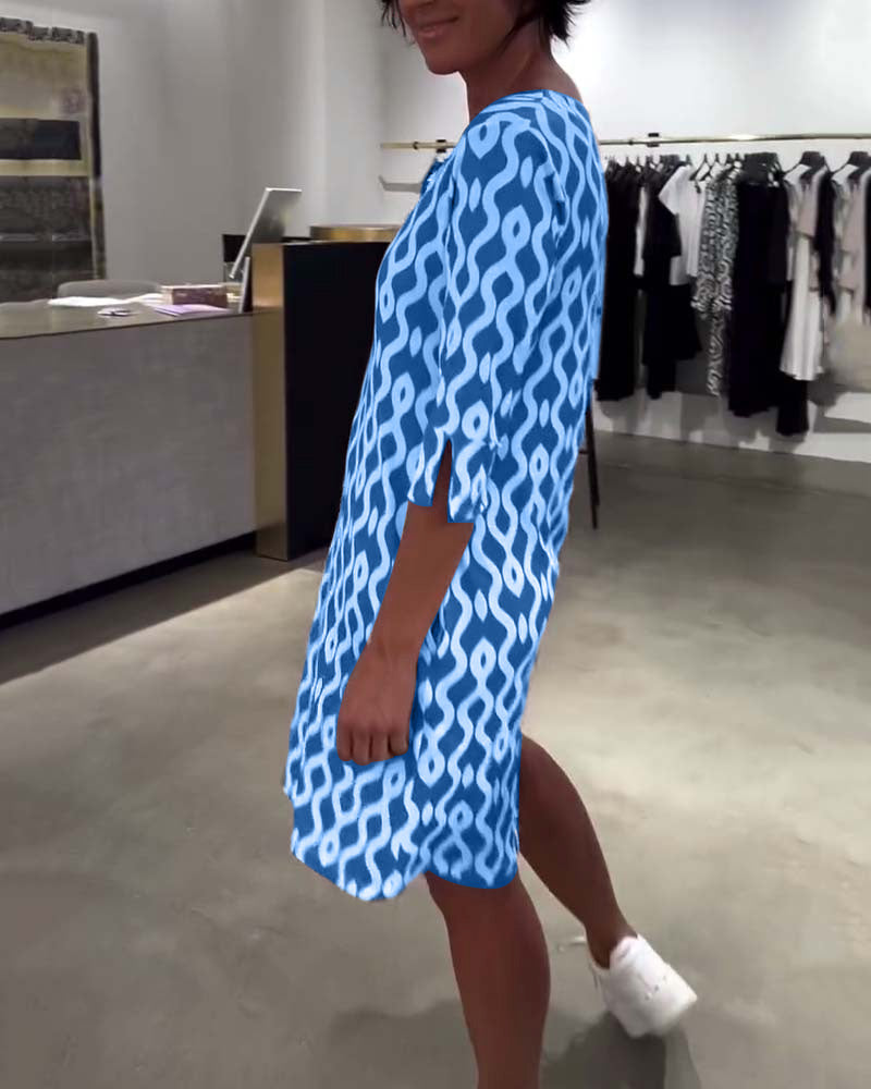 Jacqueline - שמלה מודפסת באורך מידי עם צווארון גבוה