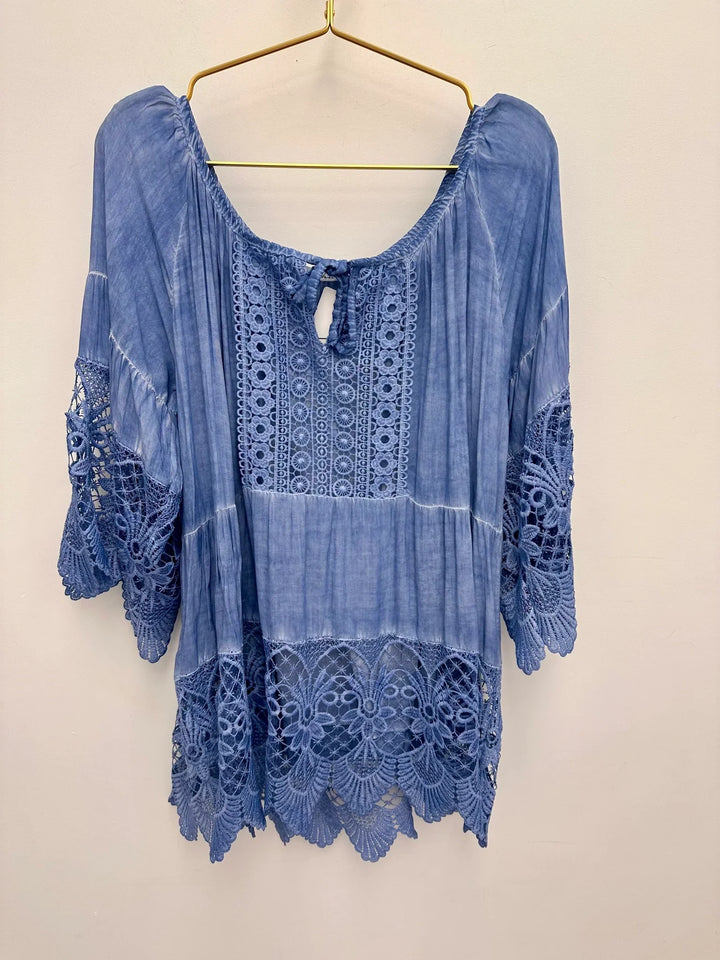 Lurdes - חולצה אופנתית עם צווארון עגול