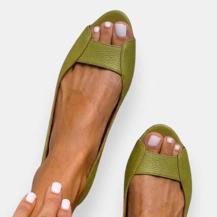 Fryda - סנדלים שטוחים בגימור מטאלי
