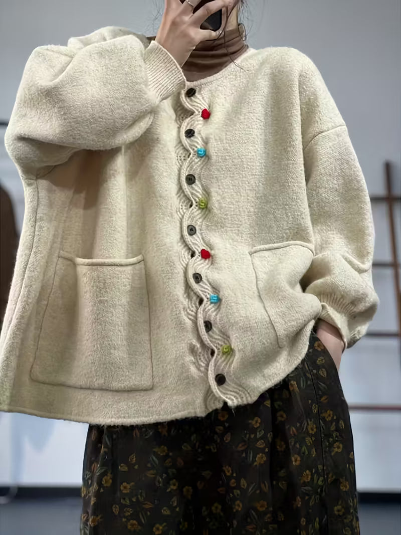 Kynza - קרדיגן גדול עם כפתורים צבעוניים בחזית