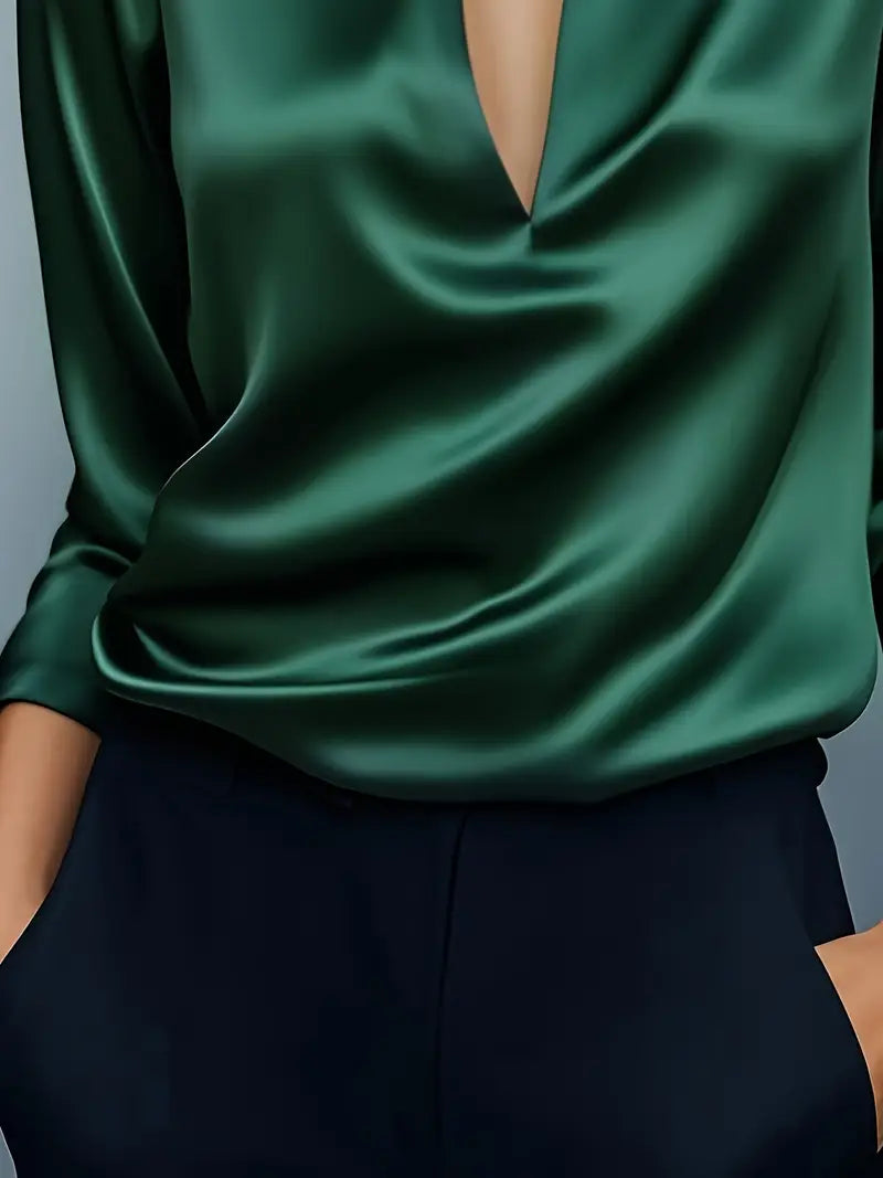 Nadene - חולצת צוואר V פרימיום