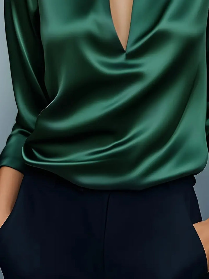 Nadene - חולצת צוואר V פרימיום