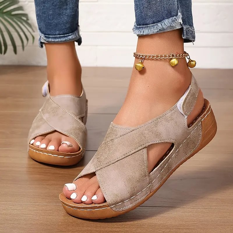Clarisa - סנדלי פלטפורמה עם רצועות מצטלבות