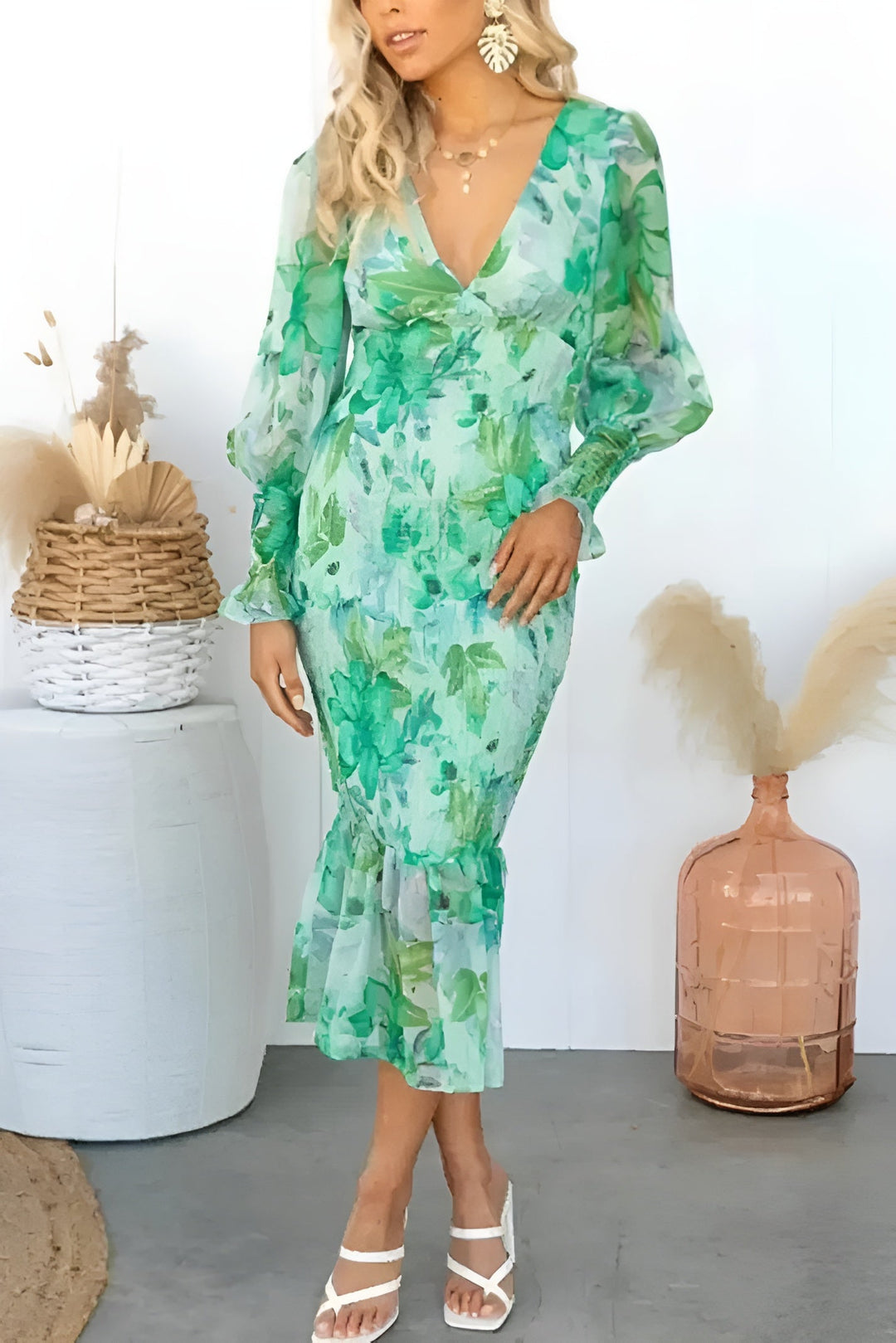 Nayra - שמלת פרחים אלגנטית עם מפתח V