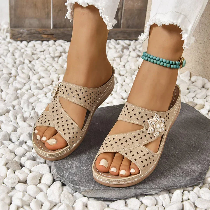 Kristine - סנדלי עקב נוח יומיומיים עם פרחים בעיצוב אורתופדי