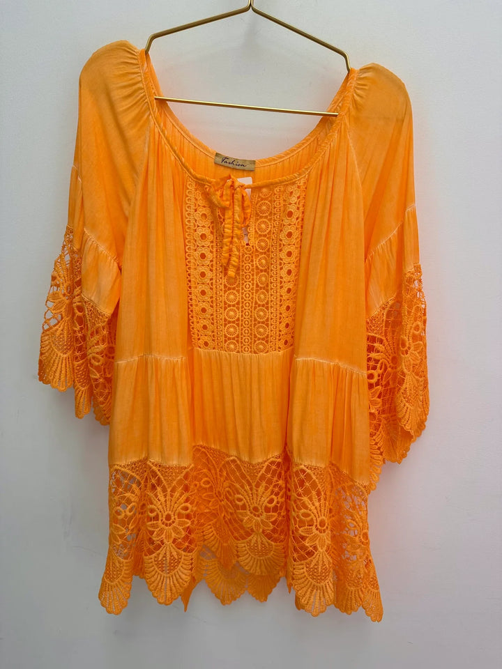 Lurdes - חולצה אופנתית עם צווארון עגול