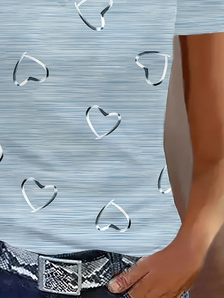 Emlyn - חולצת צווארון V אופנתית עם הדפס לבבות