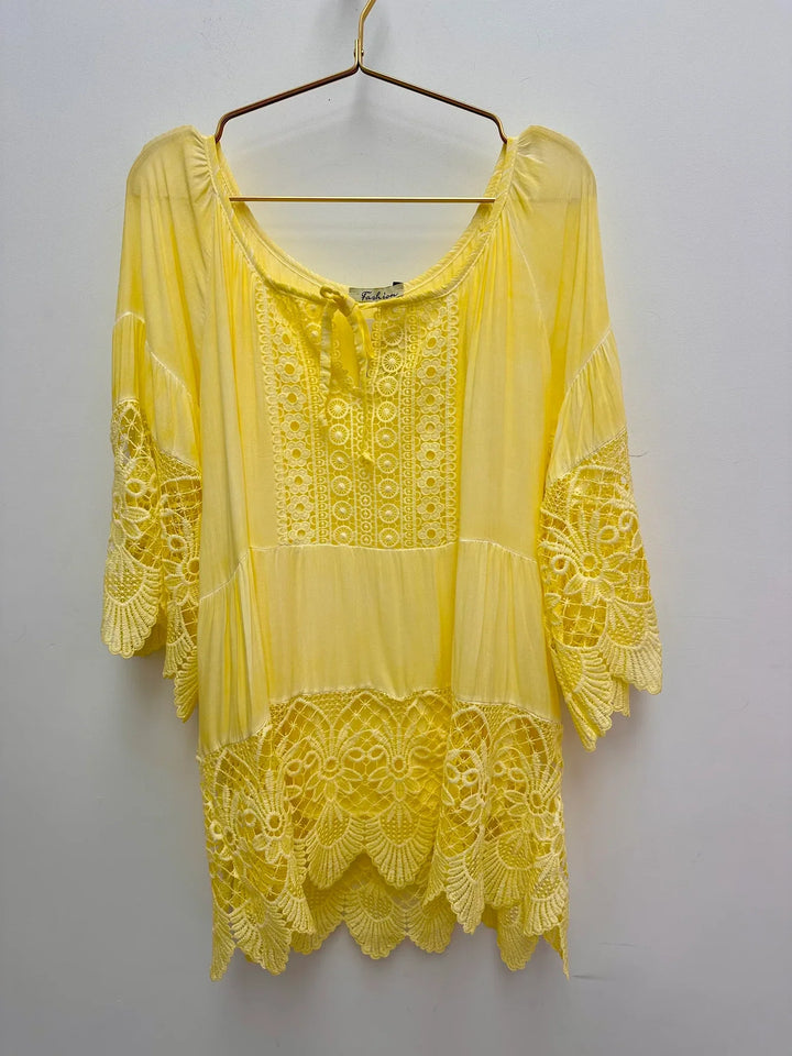 Lurdes - חולצה אופנתית עם צווארון עגול