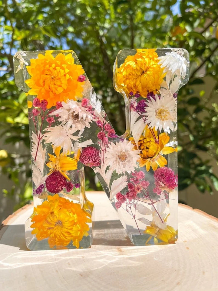 FloraShine - מנורת לילה בעבודת יד משרף פרחים