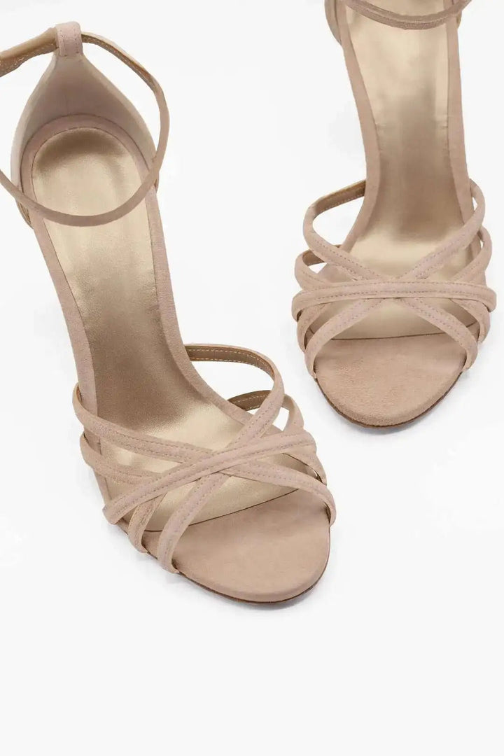 Kassiana - סנדלים עם קצה עגול ועקב דק