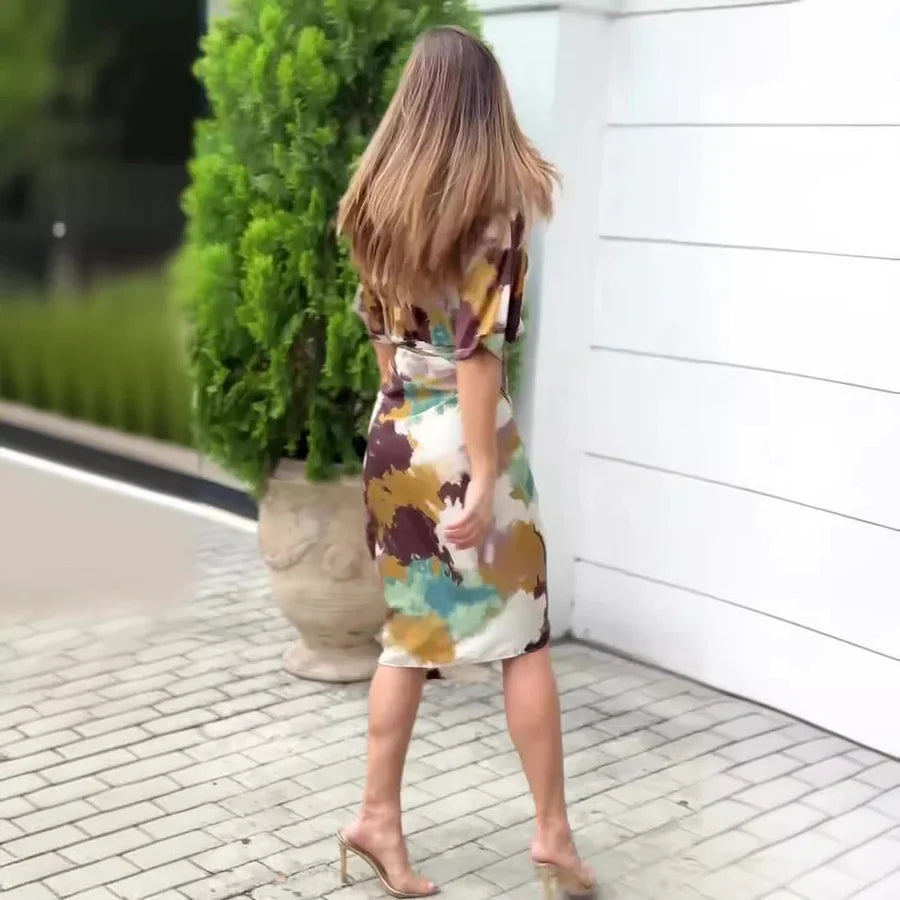 Natalja - שמלת סאטן אלגנטית עם הדפס מופשט