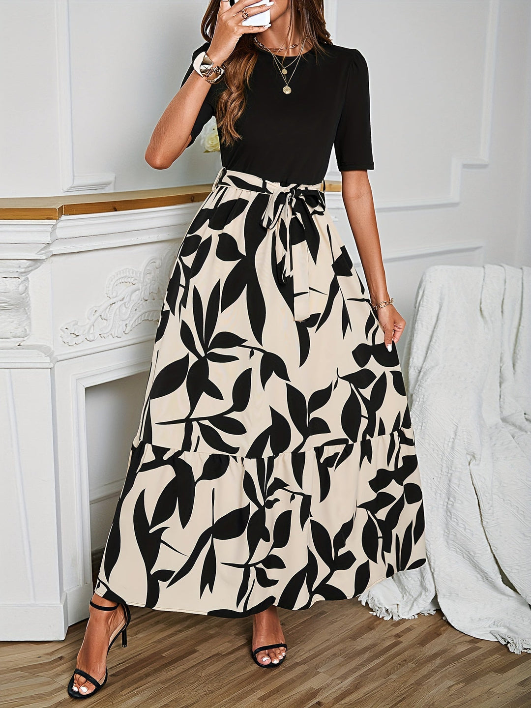 Nuray - שמלת פרחים אלגנטית עם שרוולים קצרים