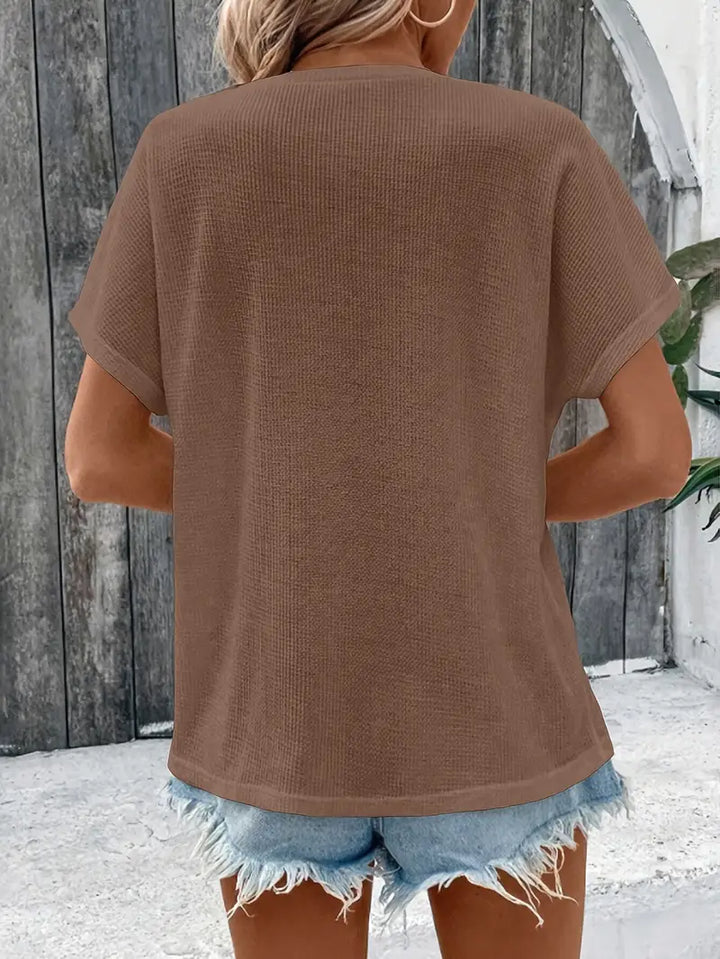 Marylou - חולצה יומיומית עם שרוול קצר וצווארון עגול