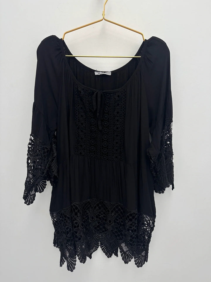 Lurdes - חולצה אופנתית עם צווארון עגול