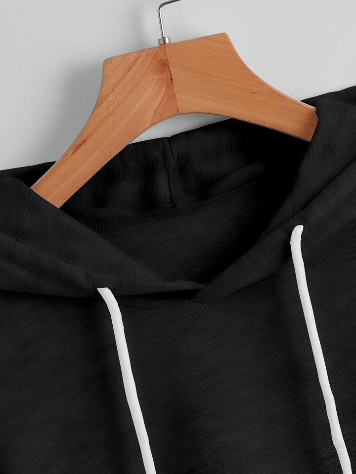 Matthias - חולצת טי שרוול קצר עם קפוצ'ון וקו תחתון א-סימטרי