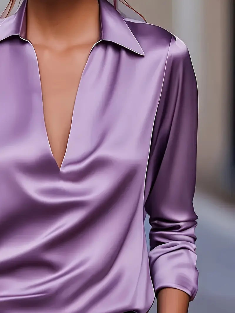 Nadene - חולצת צוואר V פרימיום