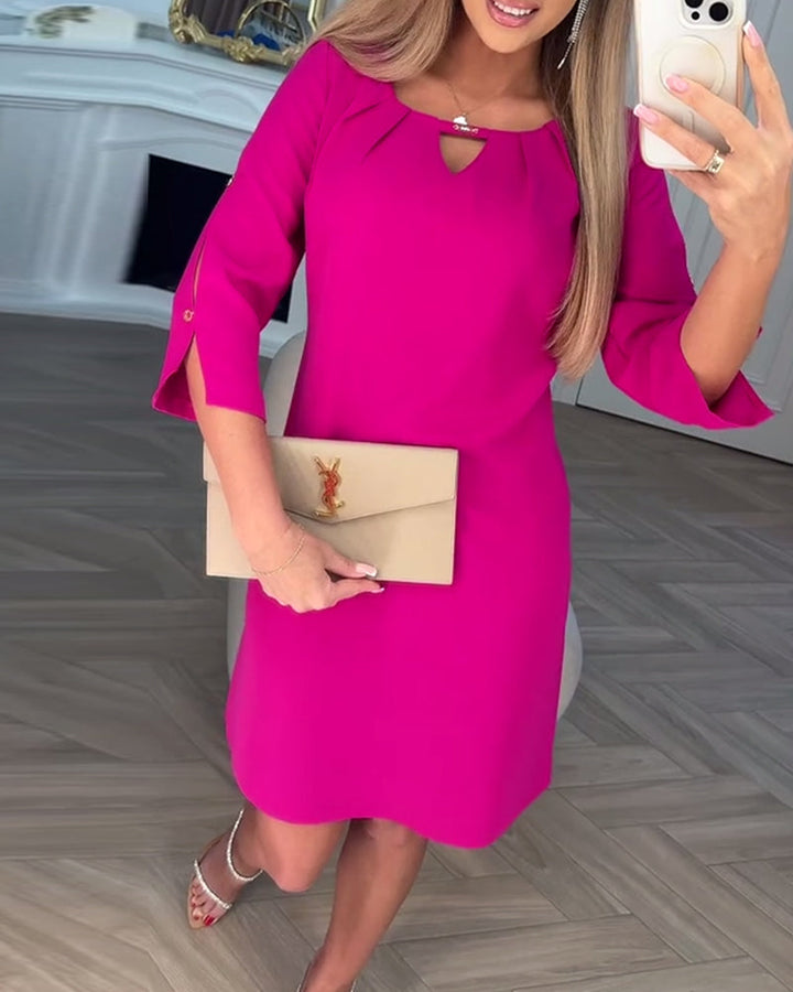 Kamelia - שמלת מיני עם שרוולים עם חריץ מפתח