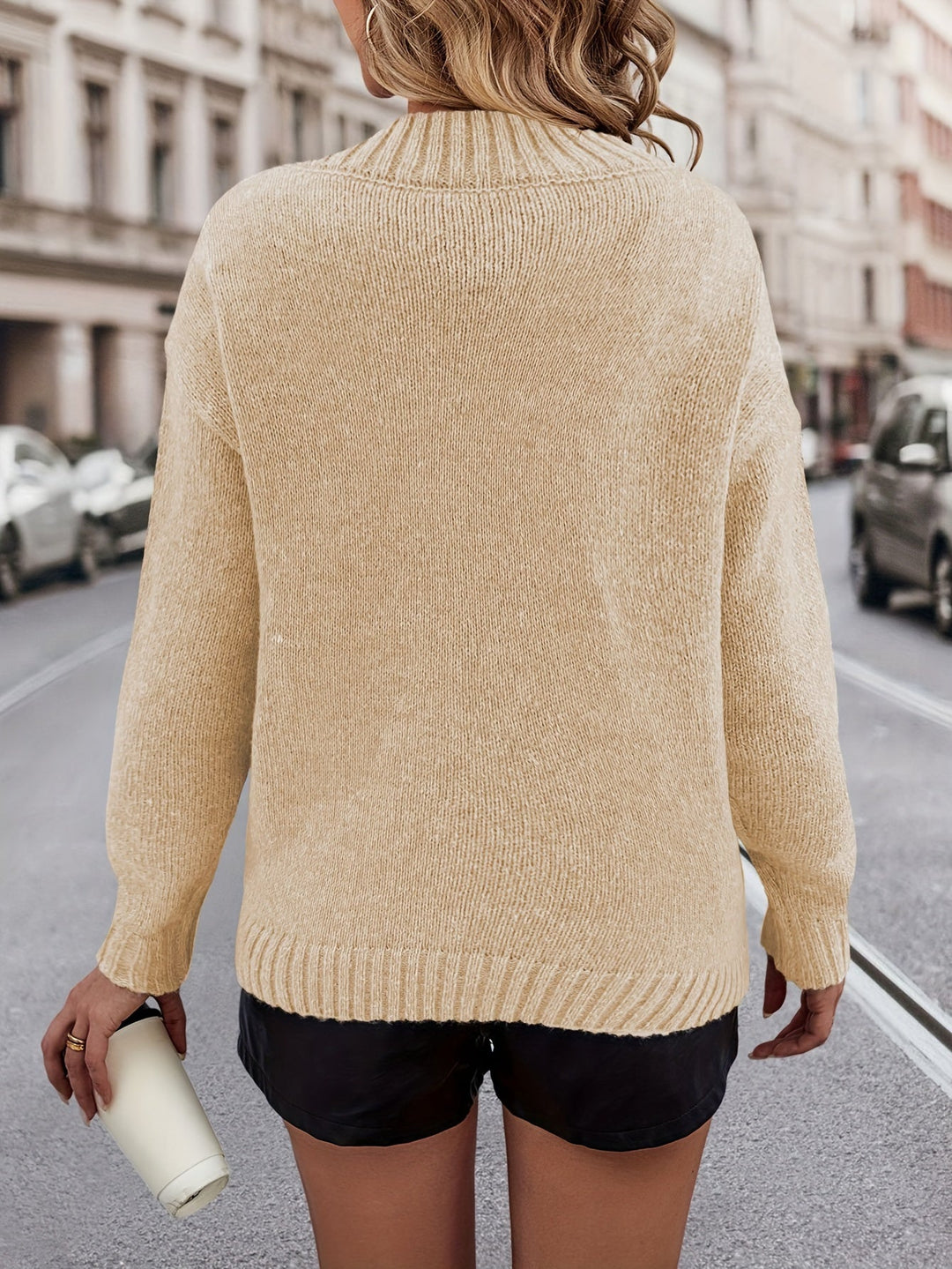 Chrystel - סוודר עם מוטיב לב וצווארון V