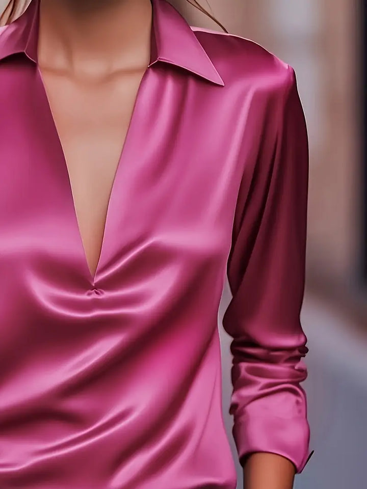 Nadene - חולצת צוואר V פרימיום