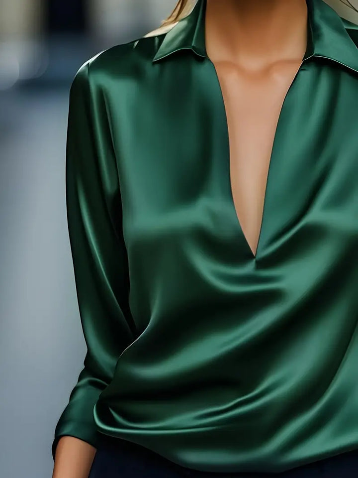 Nadene - חולצת צוואר V פרימיום