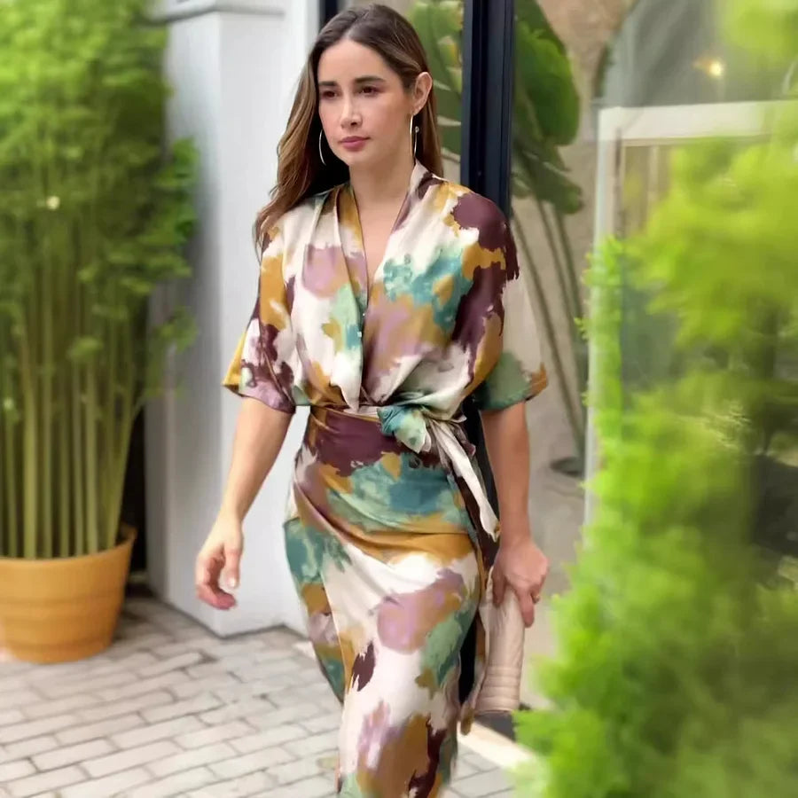 Natalja - שמלת סאטן אלגנטית עם הדפס מופשט