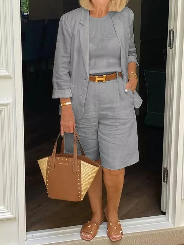 Leontina - סט ז'קט ומכנסיים קצרים בסגנון קז'ואל