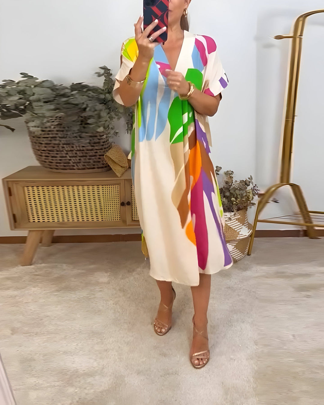 Madeline - שמלת קז'ואל צבעונית עם מחשוף V