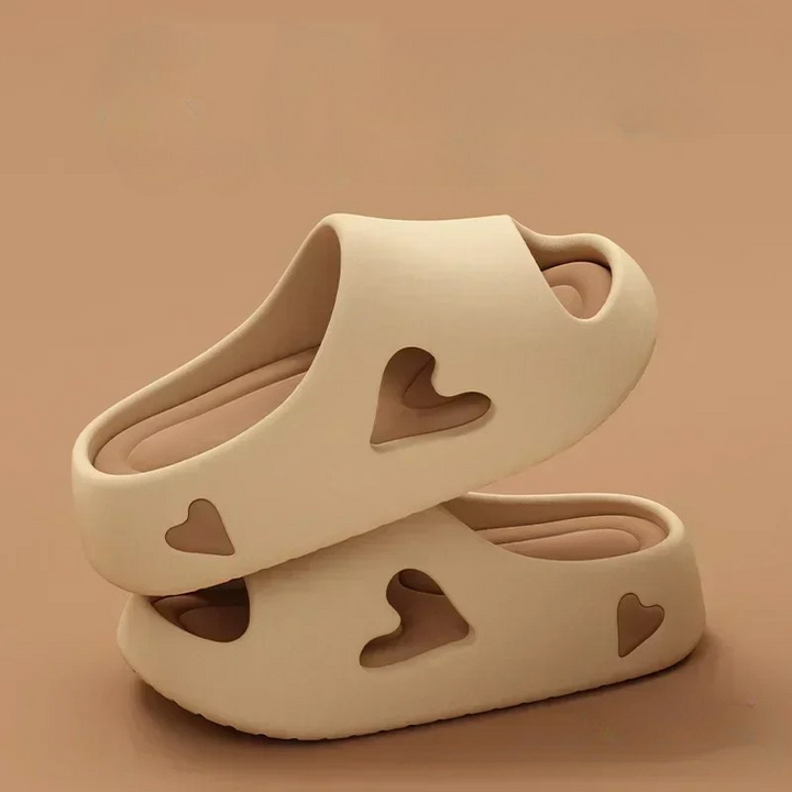 Frieda - נעלי בית מסוגננות ונושמות