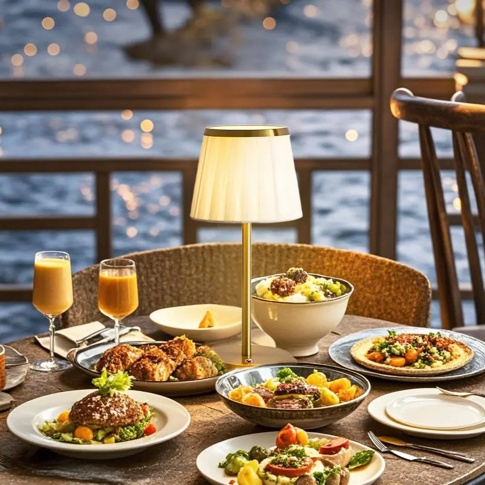 LuxeGlow - מנורת שולחן אלגנטית וקלאסית