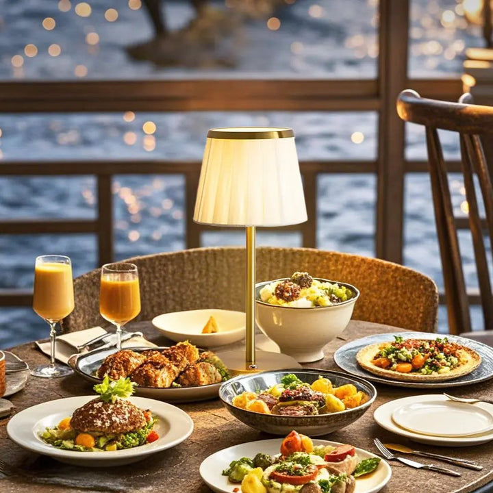 LuxeGlow - מנורת שולחן אלגנטית וקלאסית