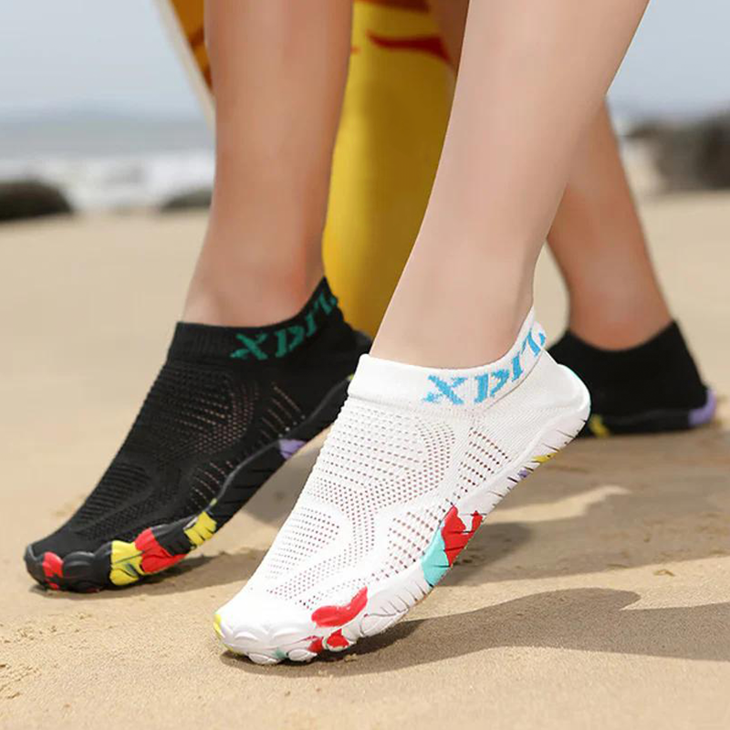 AquaStride - נעלי ספורט לחוף הים עם סוליה נגד החלקה