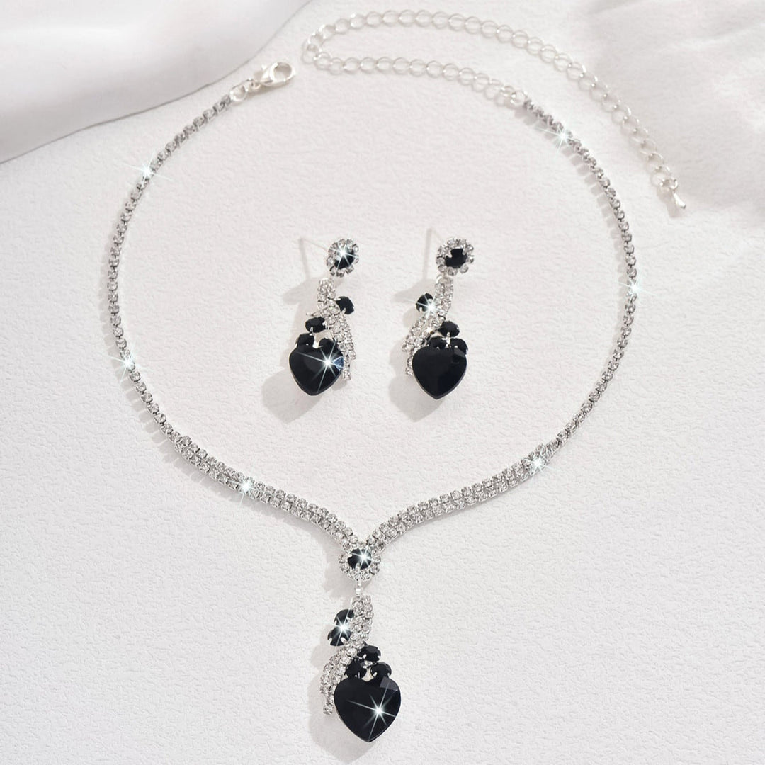 Lelia - סט שרשרת ועגילים משובצים באבני חן נוצצות