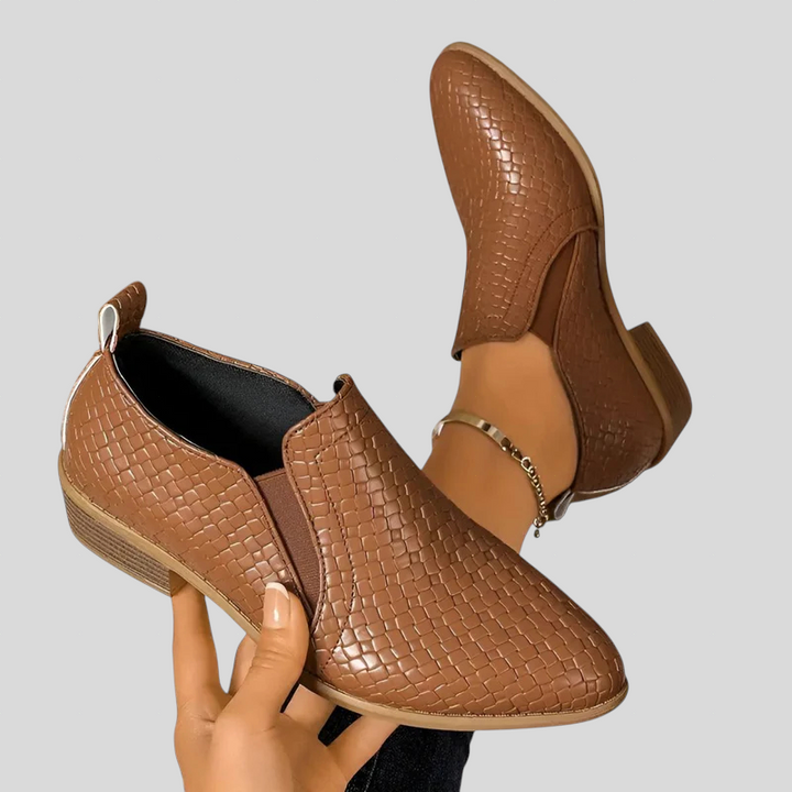 Sekyeda - מגפונים עם עקב רחב