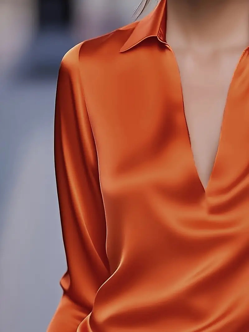 Nadene - חולצת צוואר V פרימיום