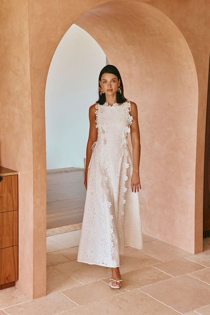 Loreina - שמלת מקסי עם עיטור פרחים רקום