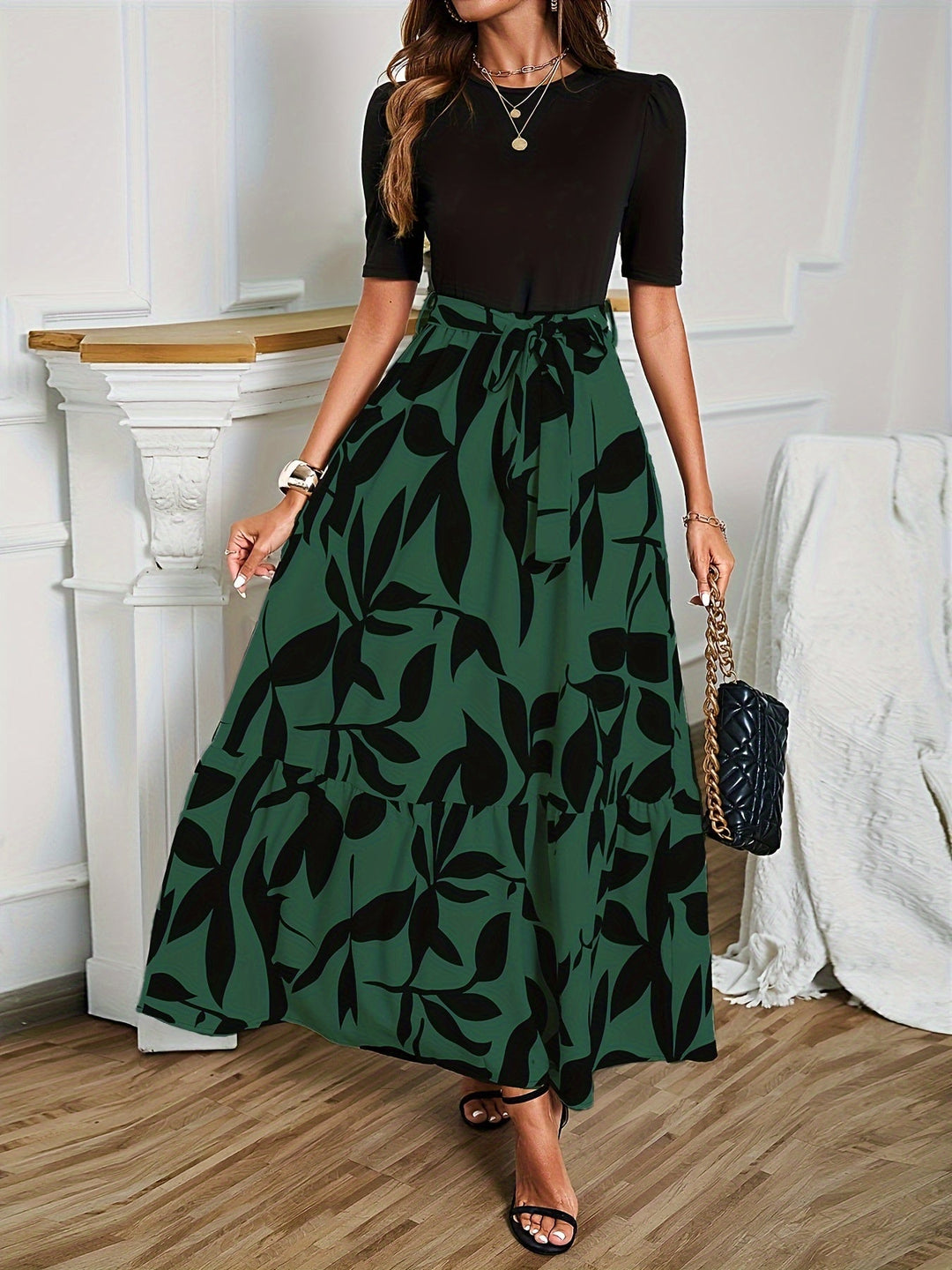 Nuray - שמלת פרחים אלגנטית עם שרוולים קצרים