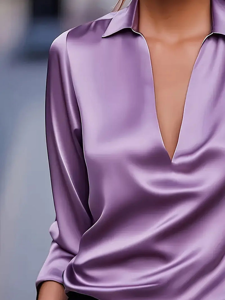 Nadene - חולצת צוואר V פרימיום