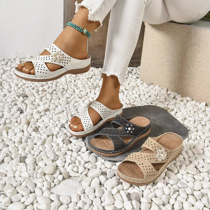 Kristine - סנדלי עקב נוח יומיומיים עם פרחים בעיצוב אורתופדי