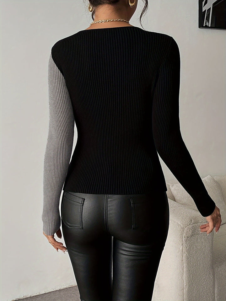 Rachel - חולצת סריג עם צווארון V ועליו