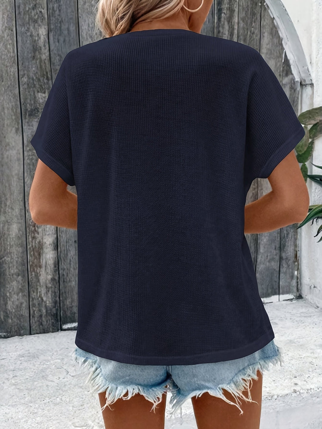 Marylou - חולצה יומיומית עם שרוול קצר וצווארון עגול