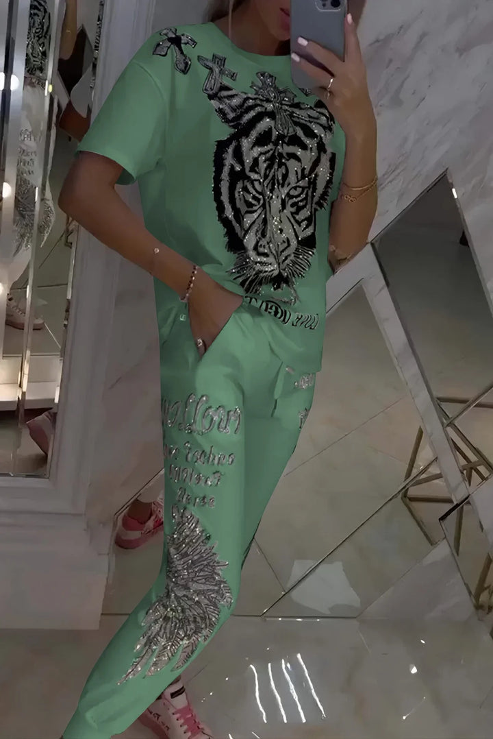 Quinzella - סט אופנתי של טופ ומכנסיים מודפסים