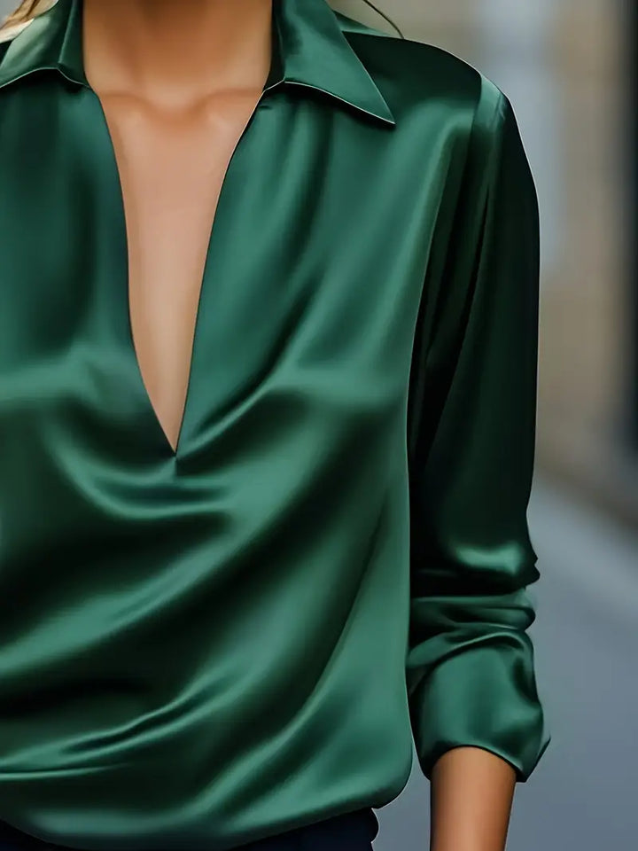 Nadene - חולצת צוואר V פרימיום