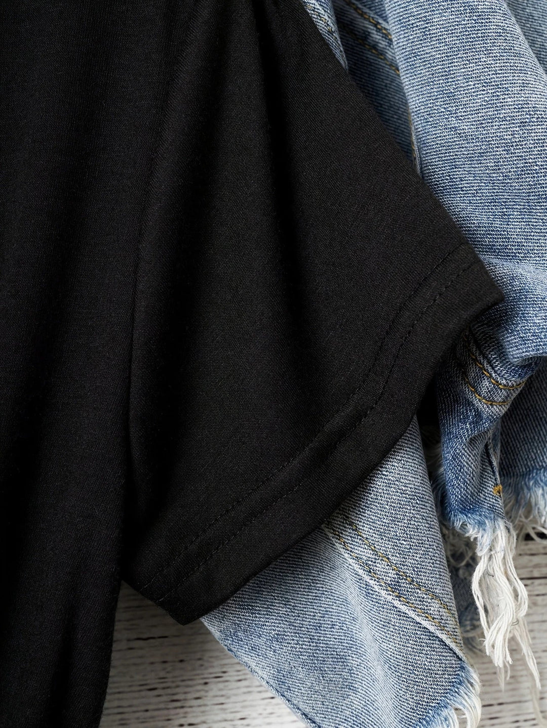 Larson - חולצת טי שרוול קצר בסגנון קז'ואל עם הדפס לב