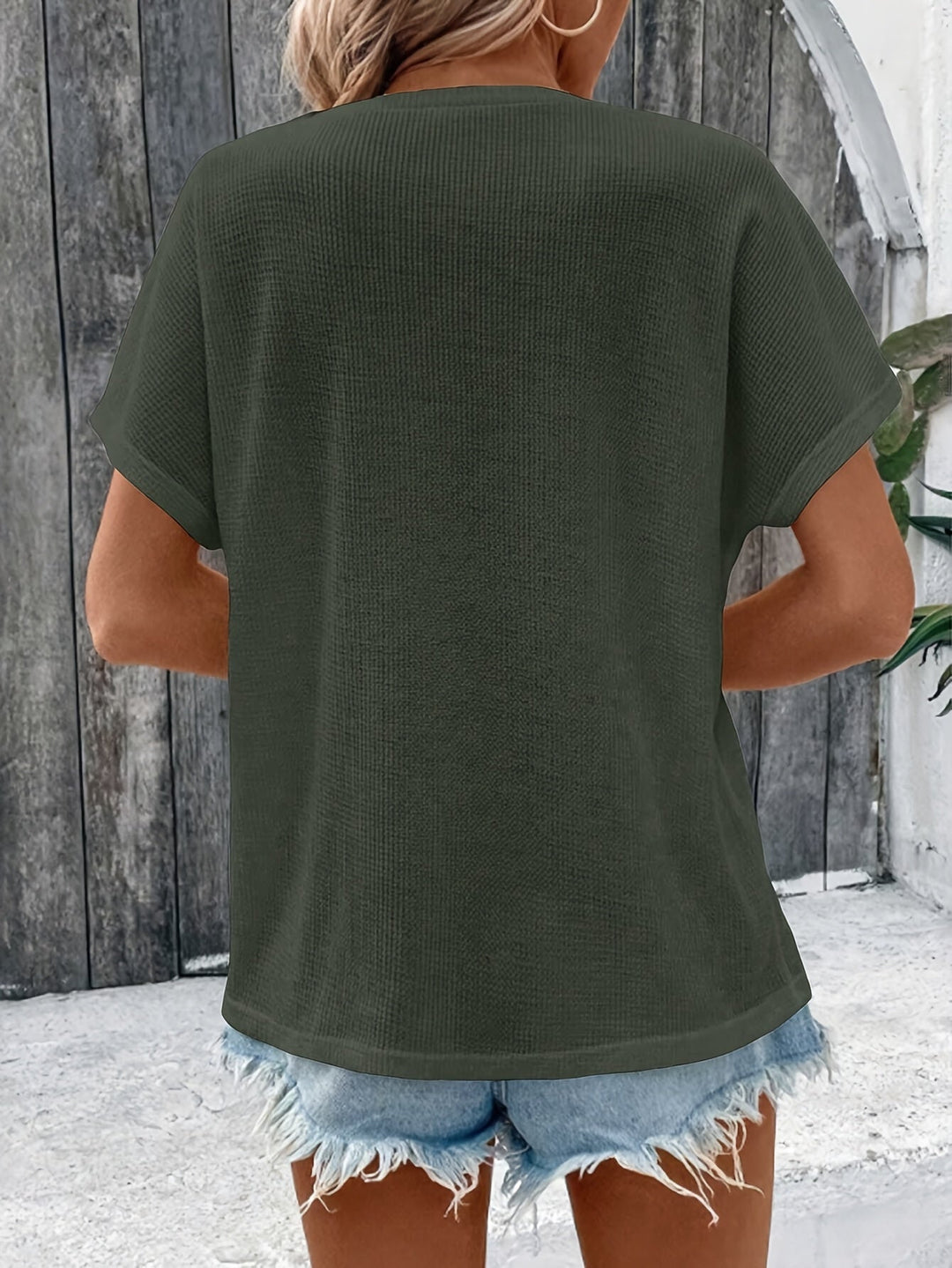 Marylou - חולצה יומיומית עם שרוול קצר וצווארון עגול