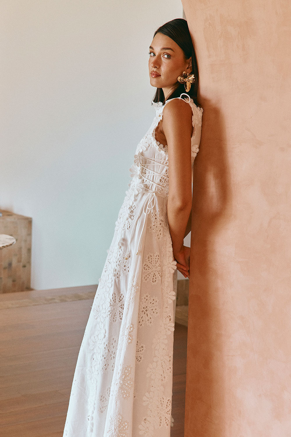 Loreina - שמלת מקסי עם עיטור פרחים רקום