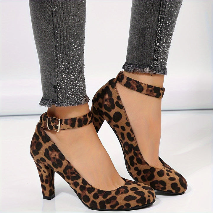 Loreena - נעלי עקב עם רצועת קרסול ועקב בלוק