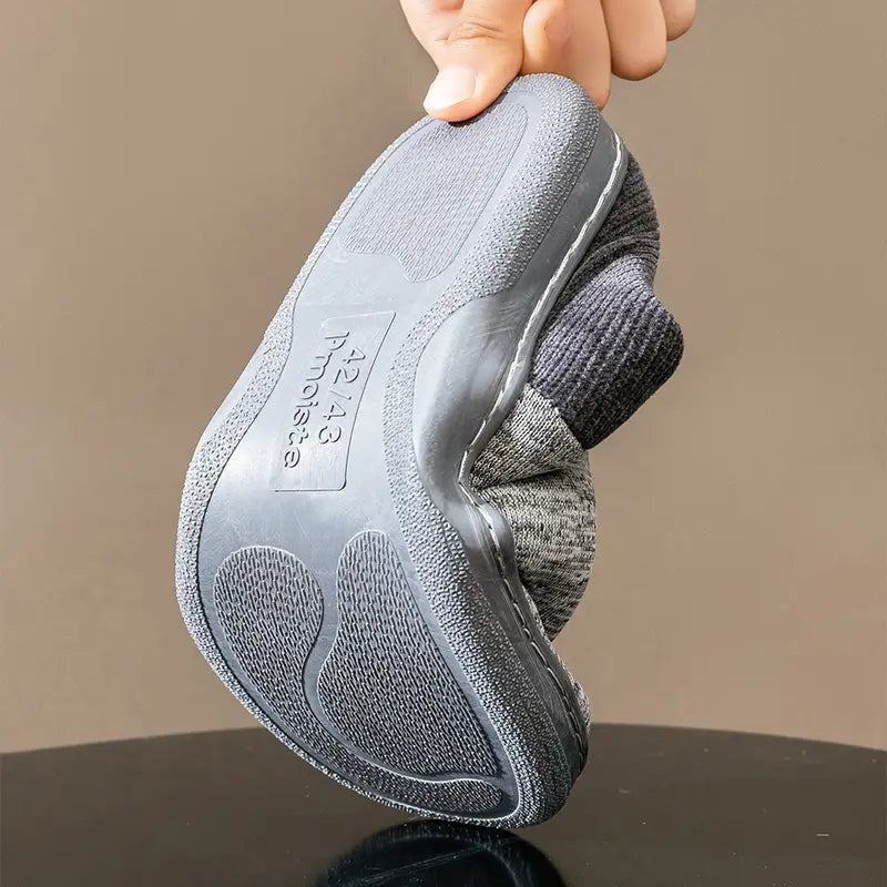 Lycett - נעלי בית עם בטנה מפליז ומונעות החלקה