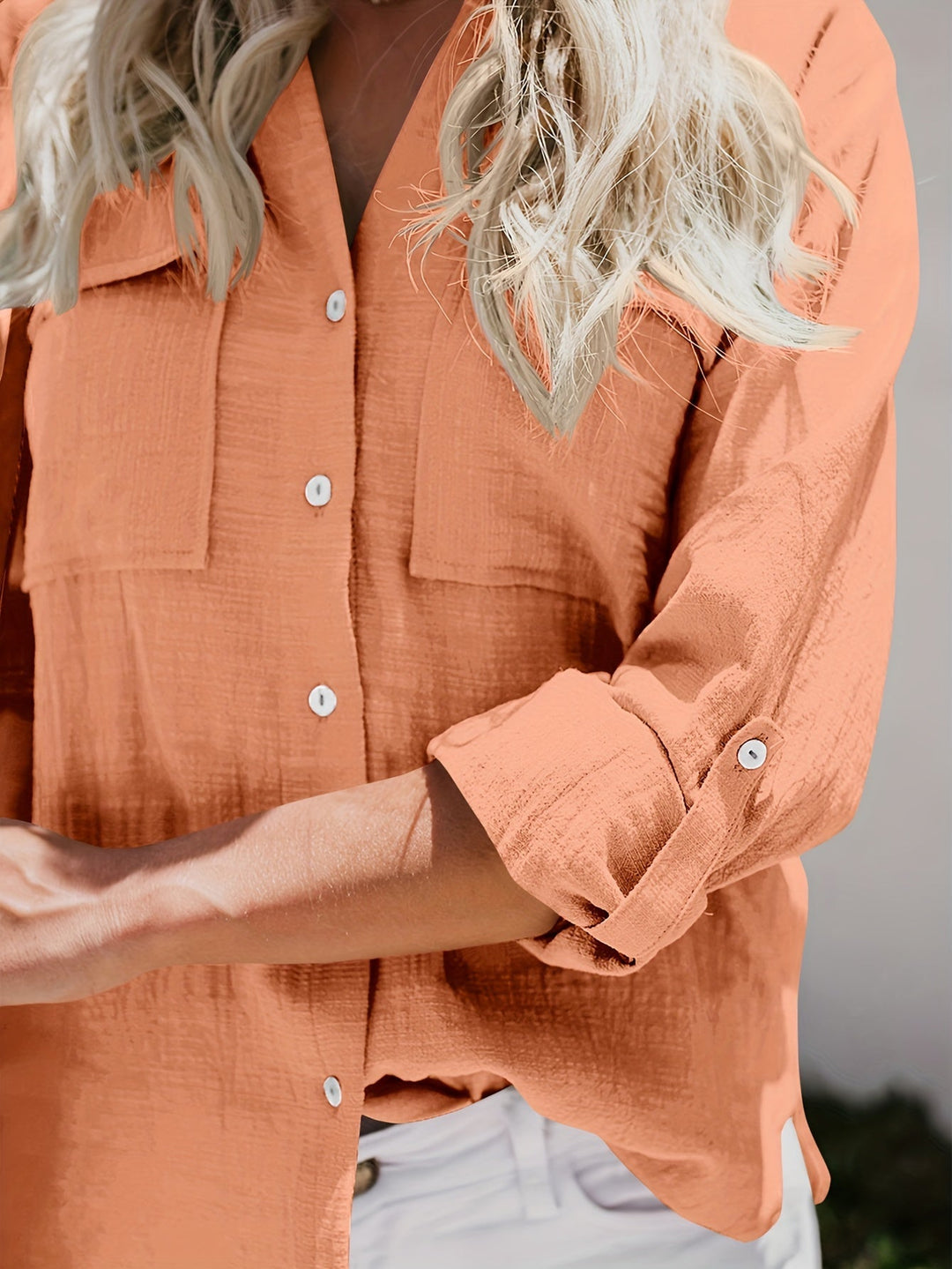 Priscilla - חולצת צווארון V עם שרוולים ארוכים וכפתורים בחזית