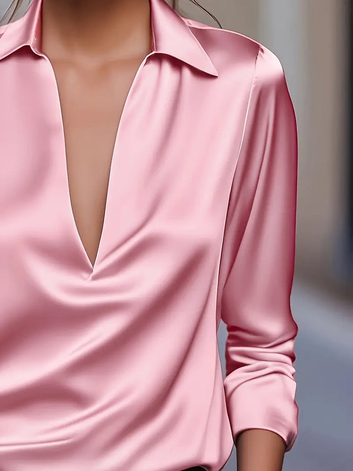 Nadene - חולצת צוואר V פרימיום